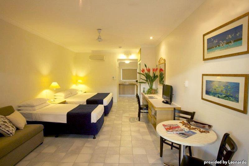 Lazy Lizard Motor Inn Port Douglas Exterior photo