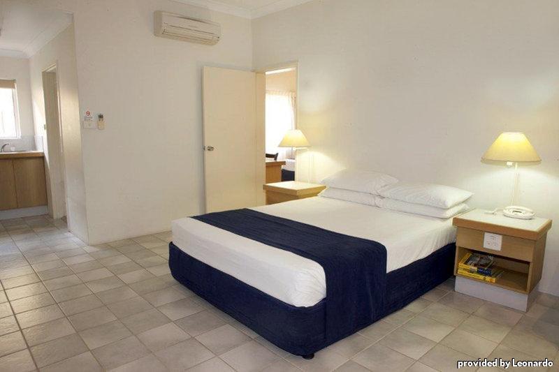 Lazy Lizard Motor Inn Port Douglas Exterior photo
