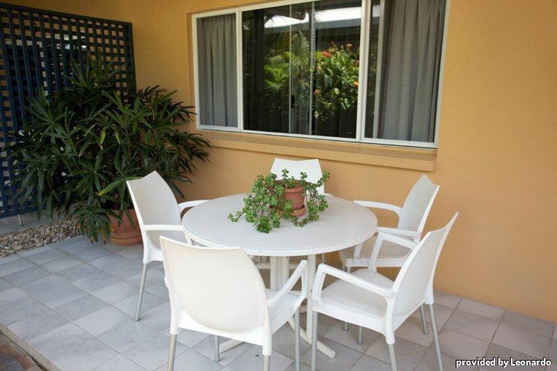 Lazy Lizard Motor Inn Port Douglas Exterior photo