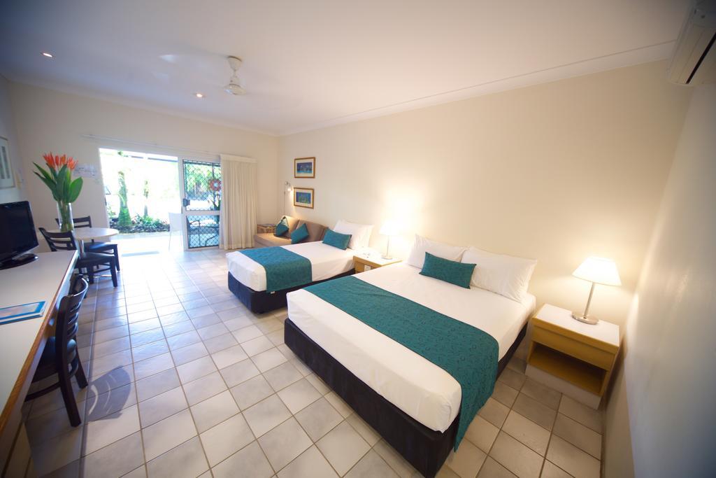 Lazy Lizard Motor Inn Port Douglas Exterior photo