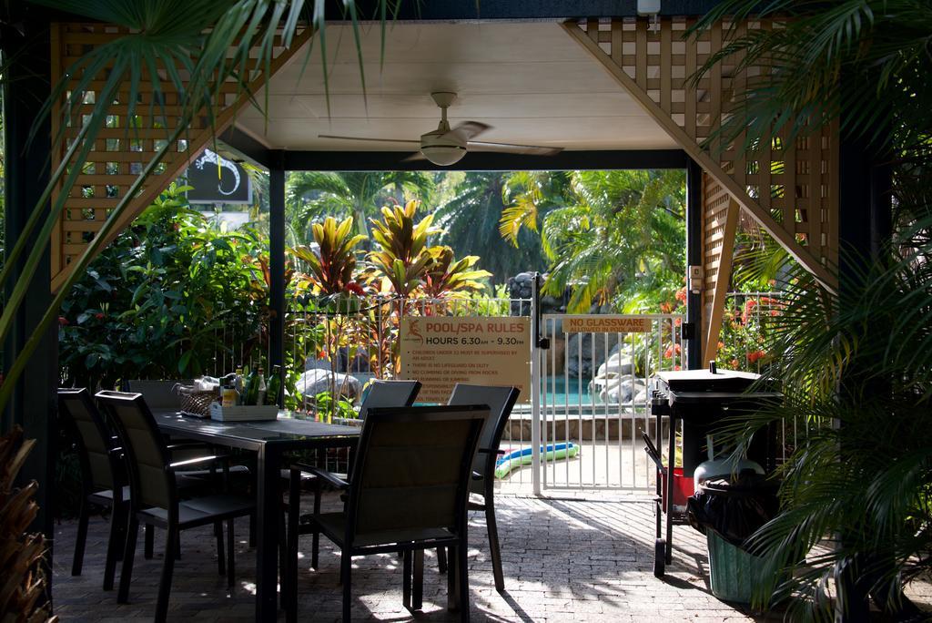 Lazy Lizard Motor Inn Port Douglas Exterior photo