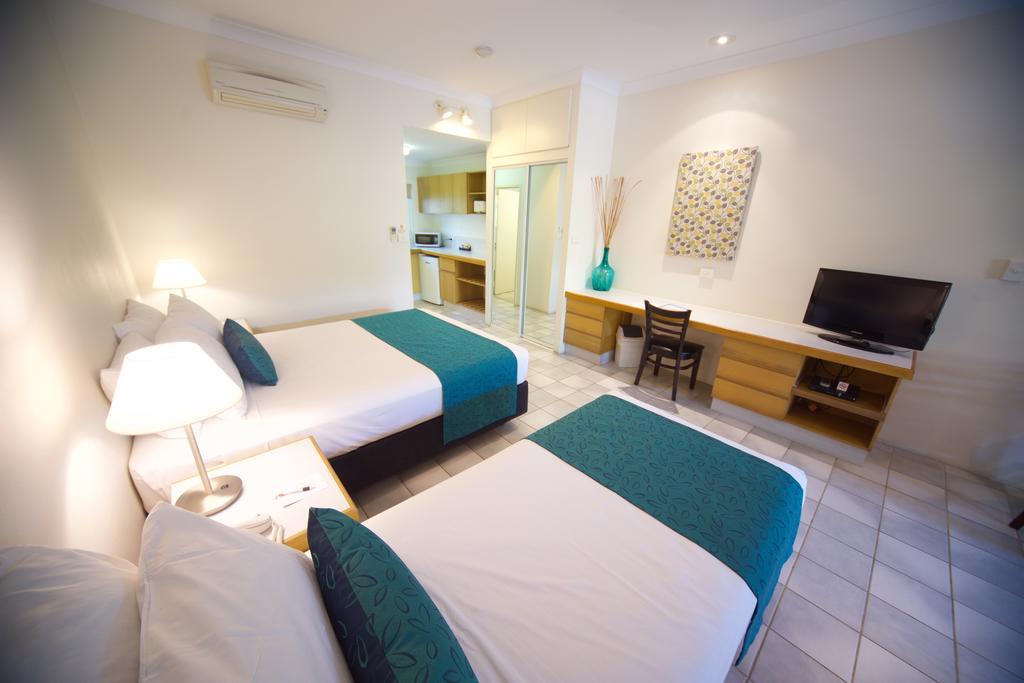 Lazy Lizard Motor Inn Port Douglas Exterior photo