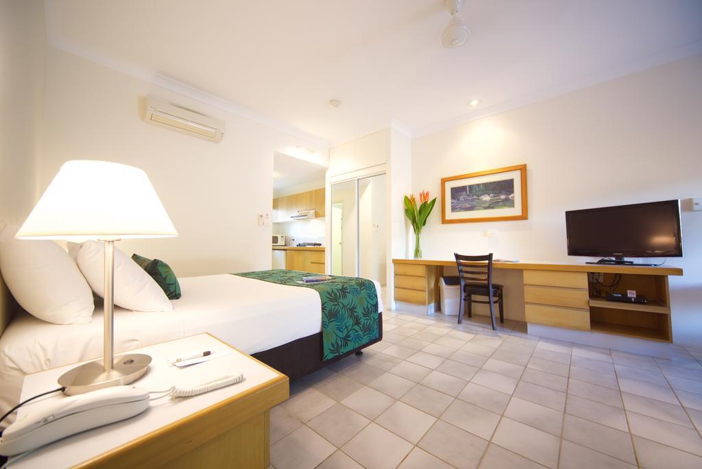 Lazy Lizard Motor Inn Port Douglas Exterior photo