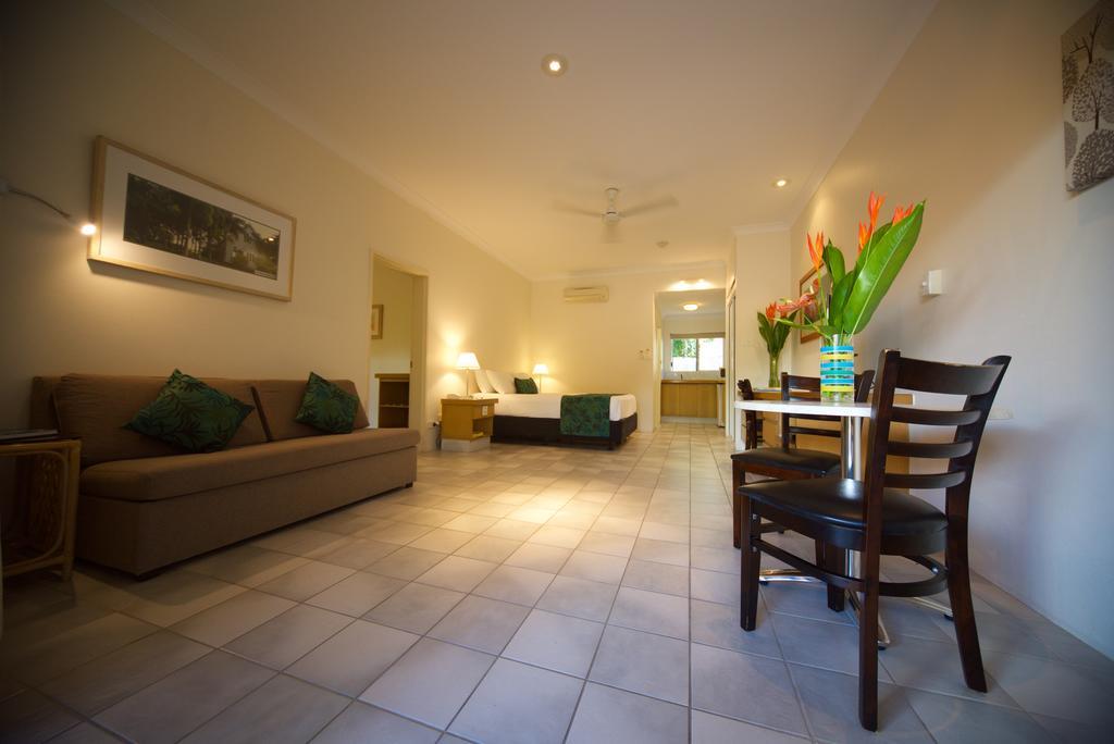 Lazy Lizard Motor Inn Port Douglas Exterior photo