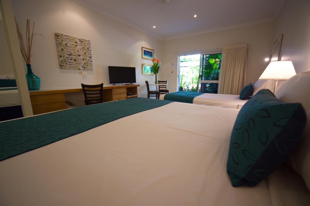 Lazy Lizard Motor Inn Port Douglas Exterior photo