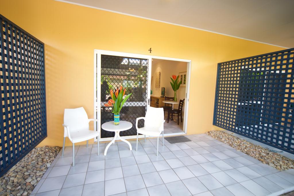 Lazy Lizard Motor Inn Port Douglas Exterior photo