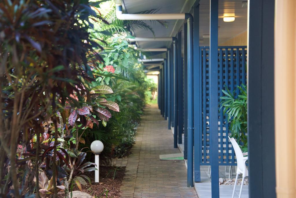 Lazy Lizard Motor Inn Port Douglas Exterior photo