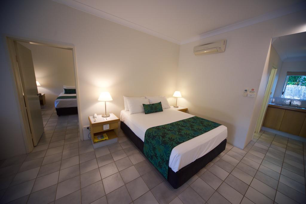 Lazy Lizard Motor Inn Port Douglas Exterior photo
