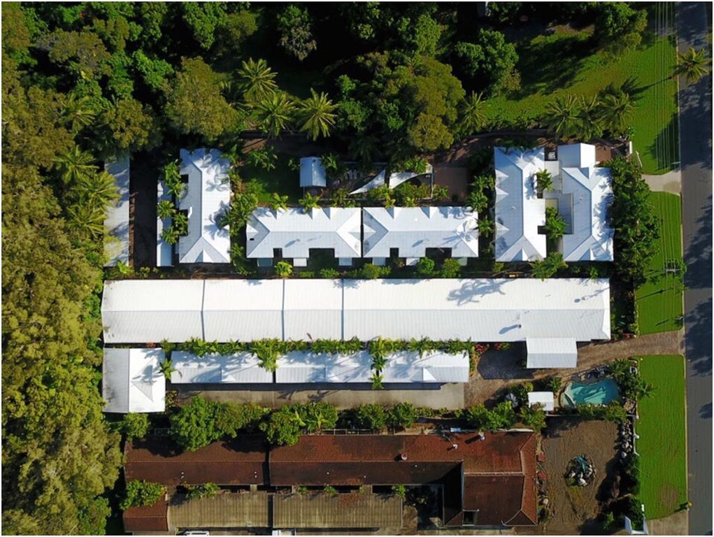 Lazy Lizard Motor Inn Port Douglas Exterior photo