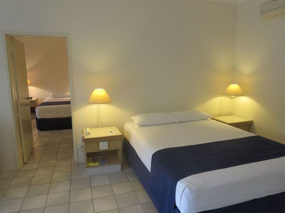 Lazy Lizard Motor Inn Port Douglas Exterior photo