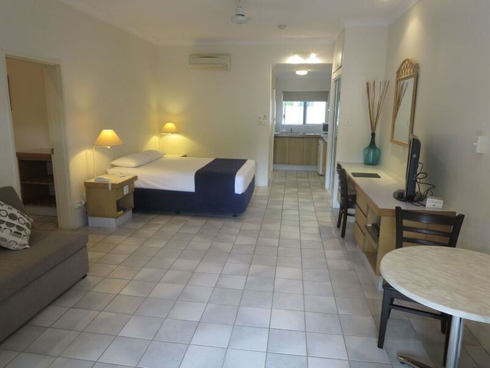 Lazy Lizard Motor Inn Port Douglas Exterior photo