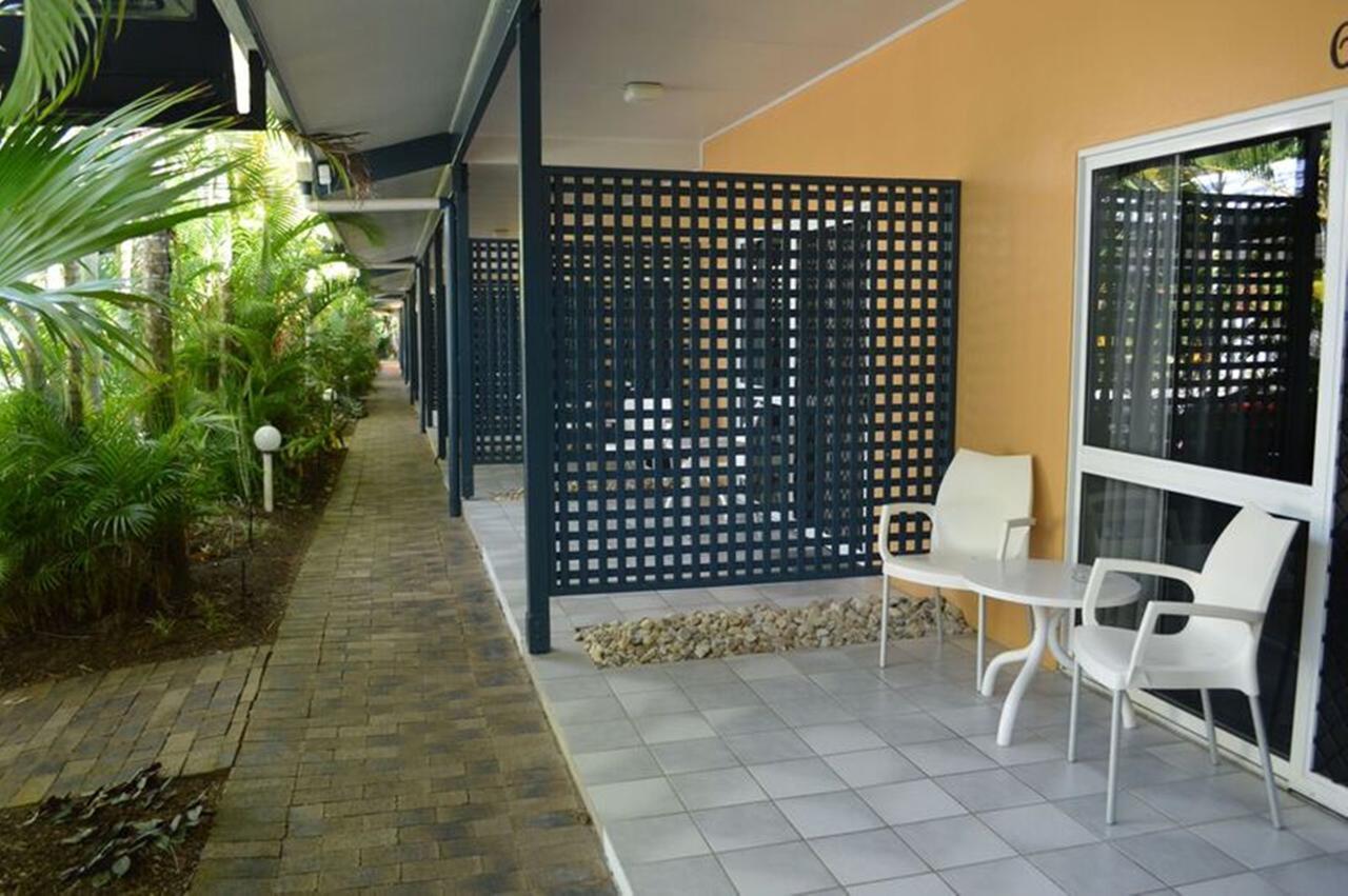 Lazy Lizard Motor Inn Port Douglas Exterior photo
