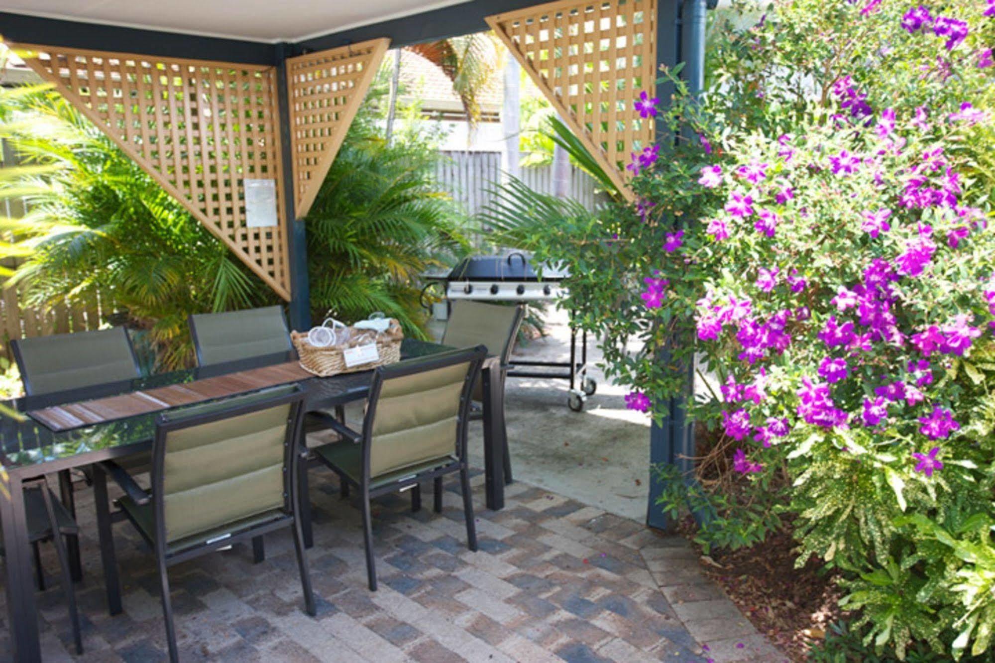 Lazy Lizard Motor Inn Port Douglas Exterior photo