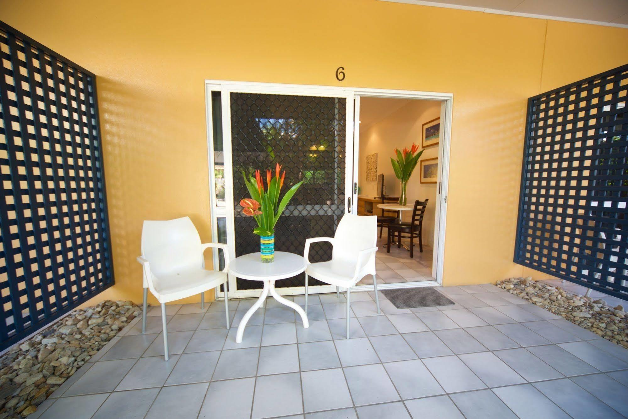 Lazy Lizard Motor Inn Port Douglas Exterior photo
