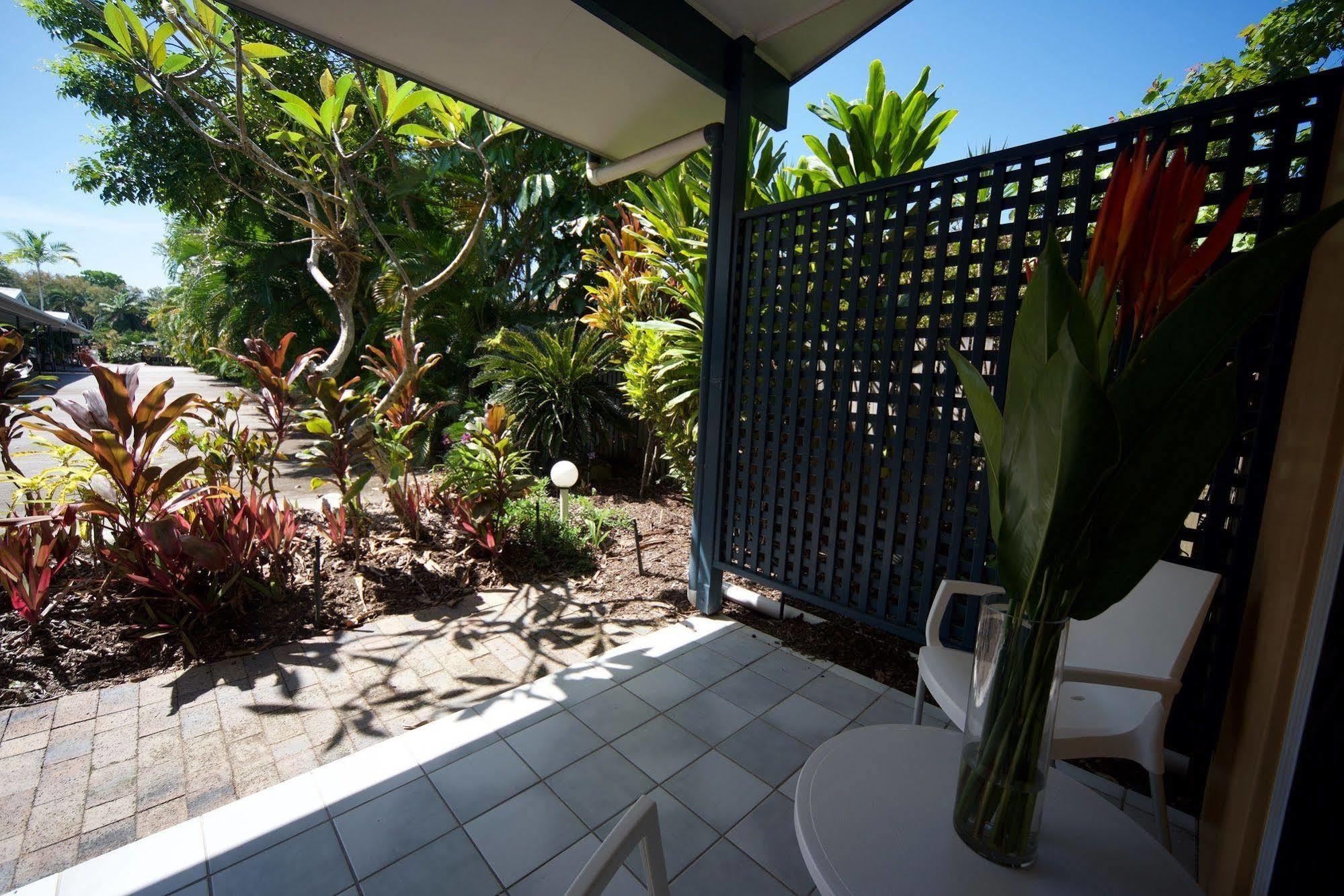 Lazy Lizard Motor Inn Port Douglas Exterior photo